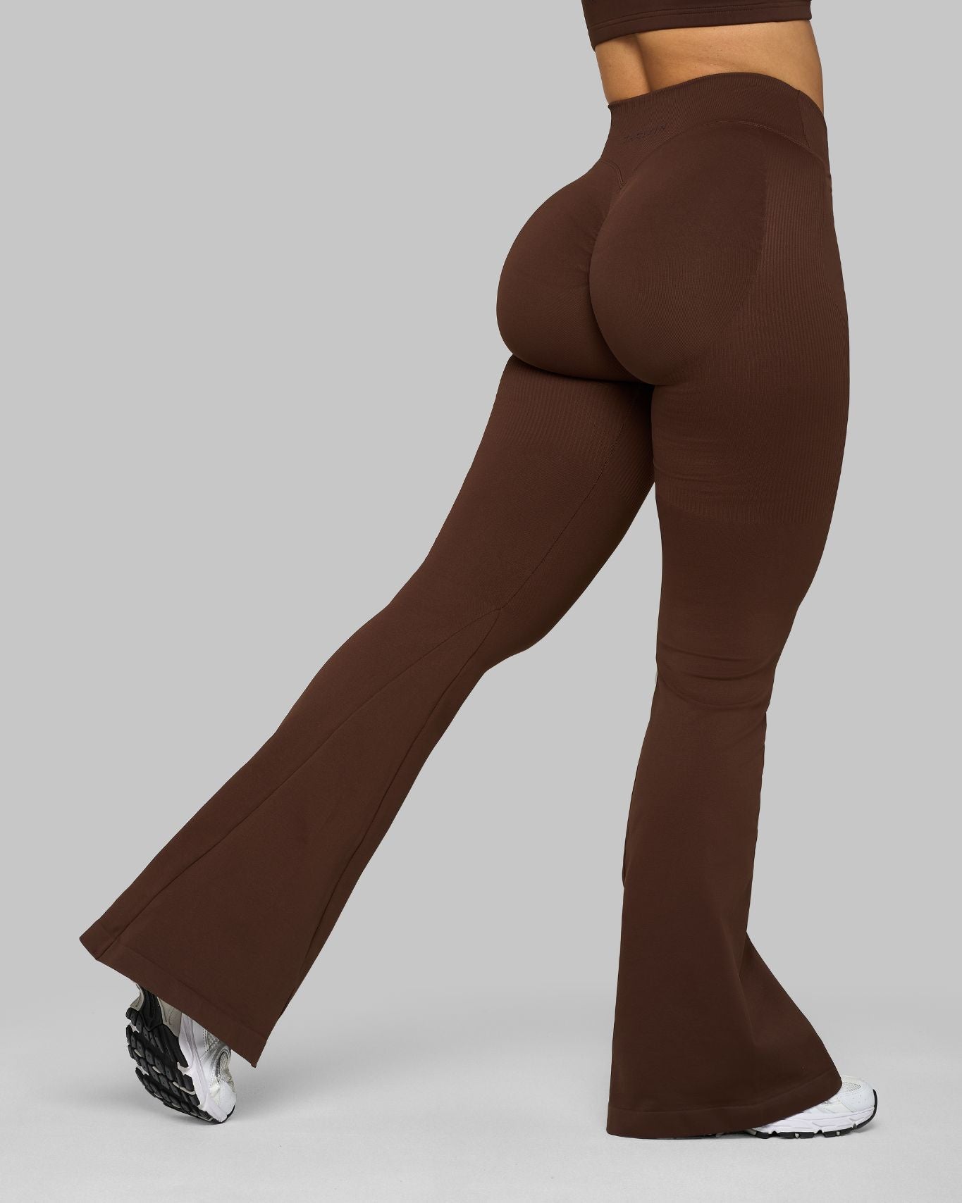 Ascend™ Sculpting Mid V-Waist Scrunch Flare | Bourbon Brown