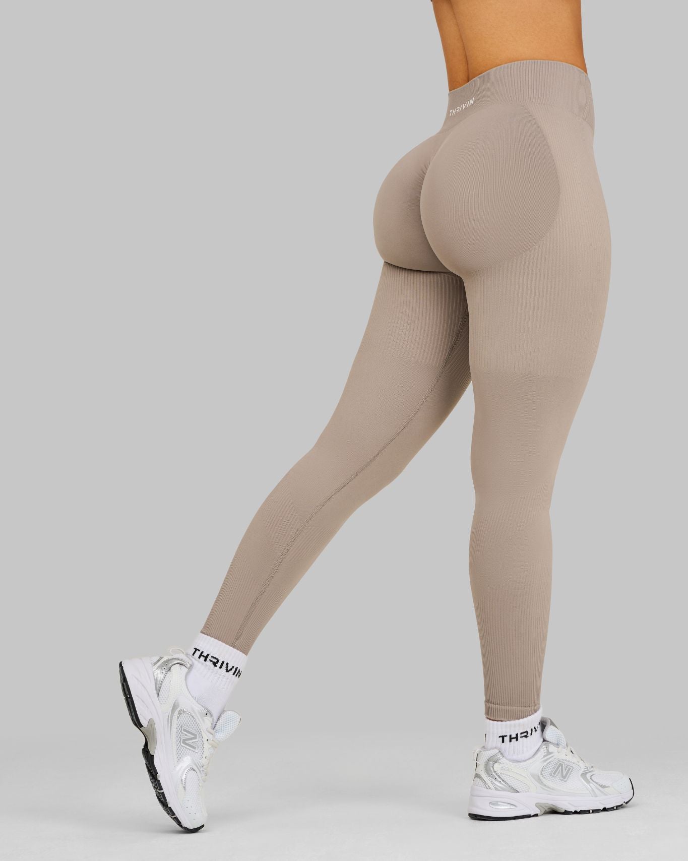 Ascend™ Sculpting Mid Waist Scrunch Leggings | Latte