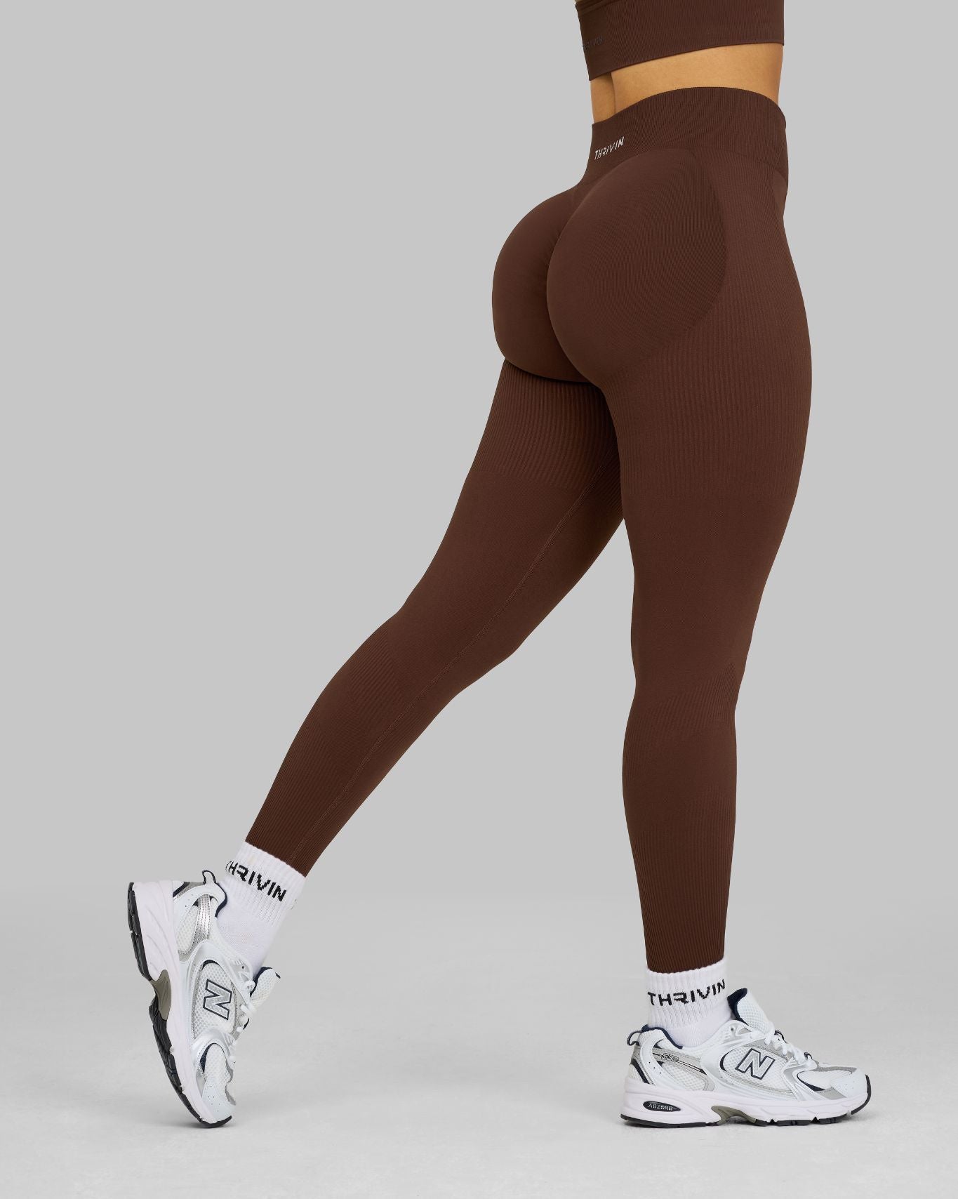 Ascend™ Sculpting Mid Waist Scrunch Leggings | Bourbon Brown