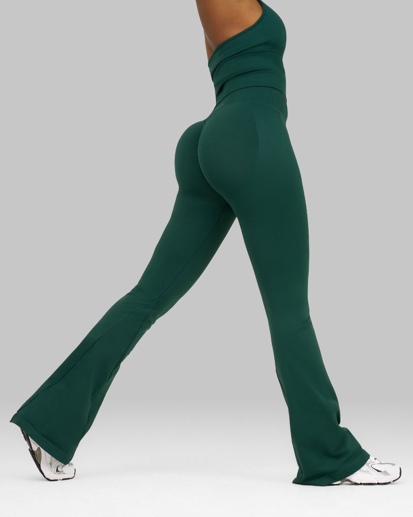 Ascend™ Sculpting Mid V-Waist Scrunch Flare | Pine Green