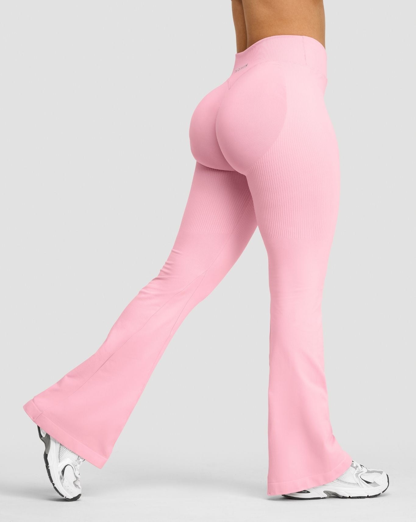 Ascend™ Sculpting Mid V-Waist Scrunch Flare | Cotton Pink