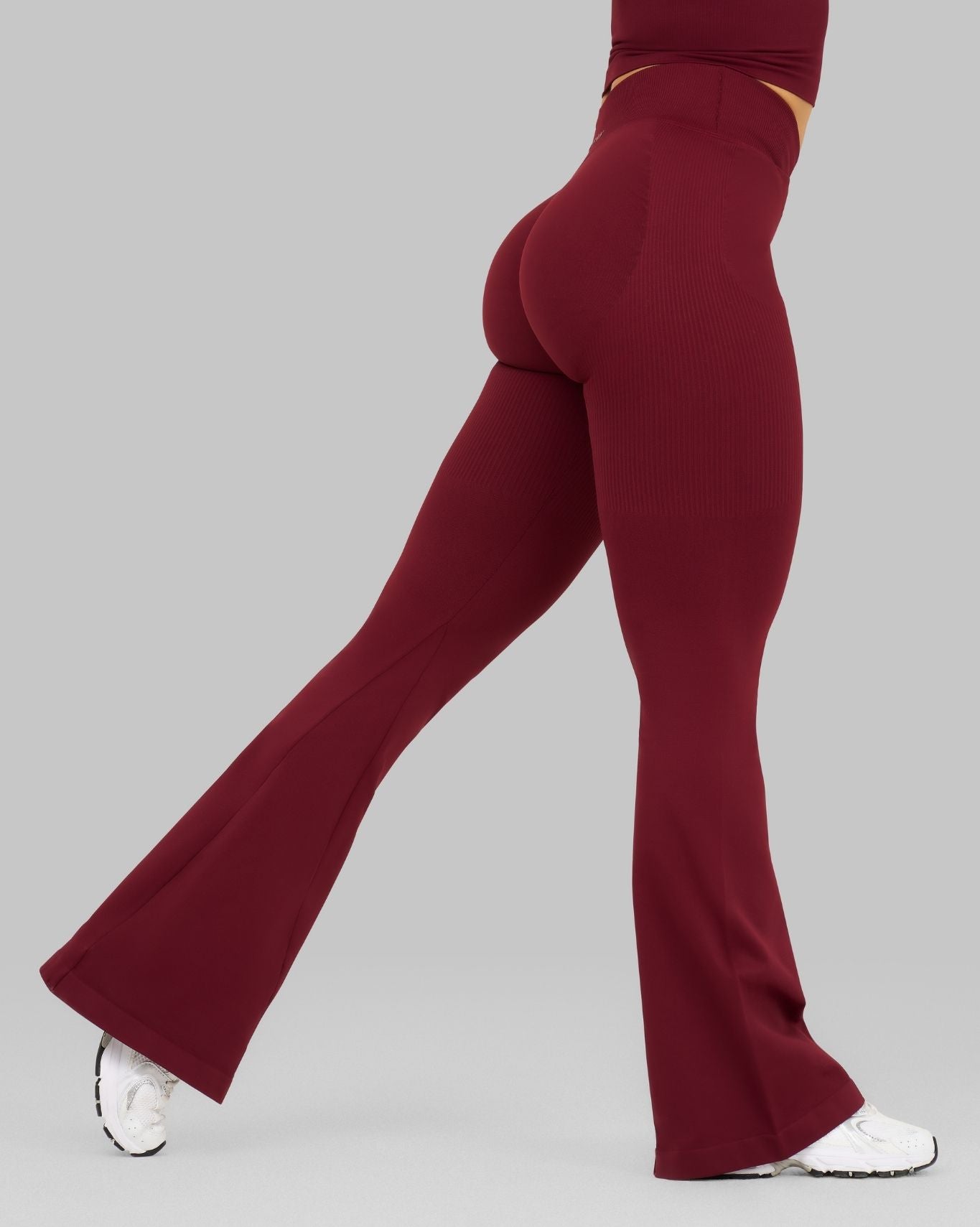 Ascend™ Sculpting Mid V-Waist Scrunch Flare | Fine Wine
