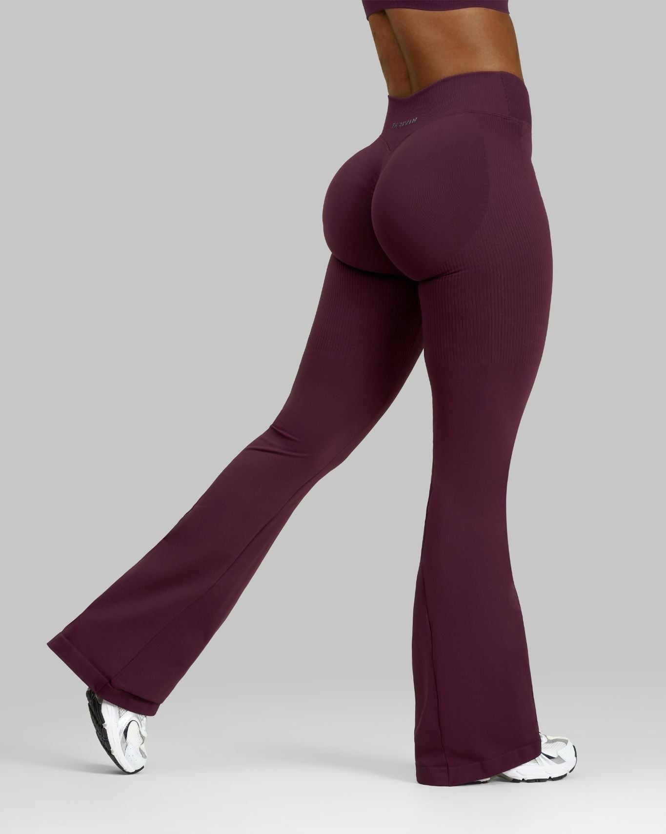 Ascend™ Sculpting Mid V-Waist Scrunch Flare | Winter Plum